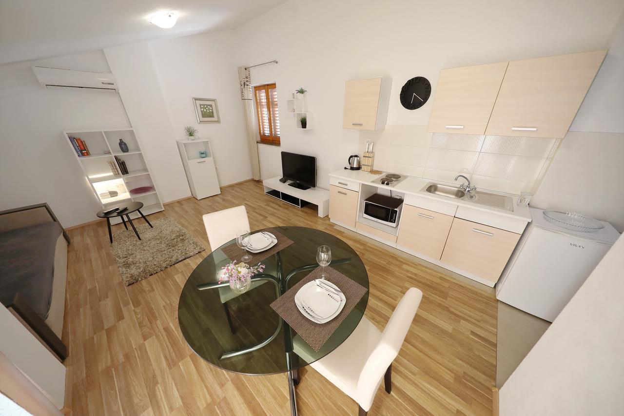 Apartment Mareta *